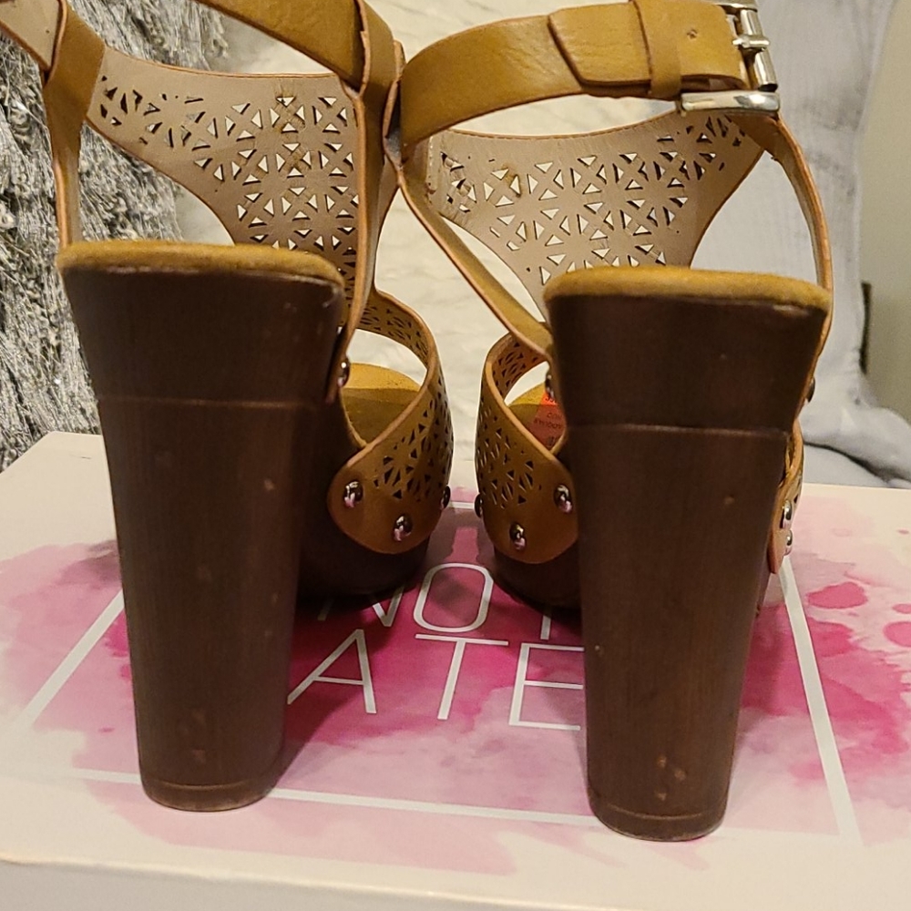 Sandals - Picture 4 of 7